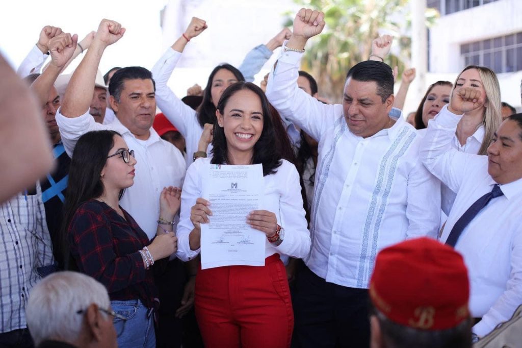 Sofía Bautista Zambrano se registra como pre candidata a la presidencia municipal de Tepic