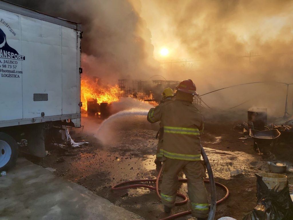 Bomberos de Nayarit sofocan de manera oportuna un incendio en la localidad de San Cayetano