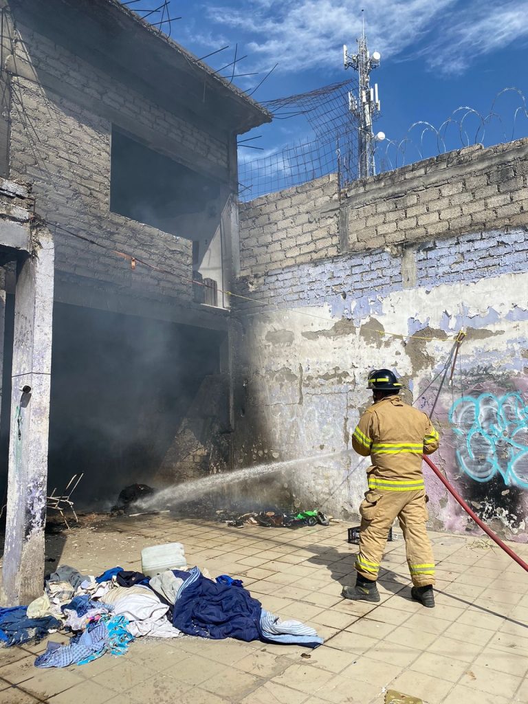 Sofocan Bomberos Estatales incendio en una casa habitación en el municipio de Bahía de Banderas