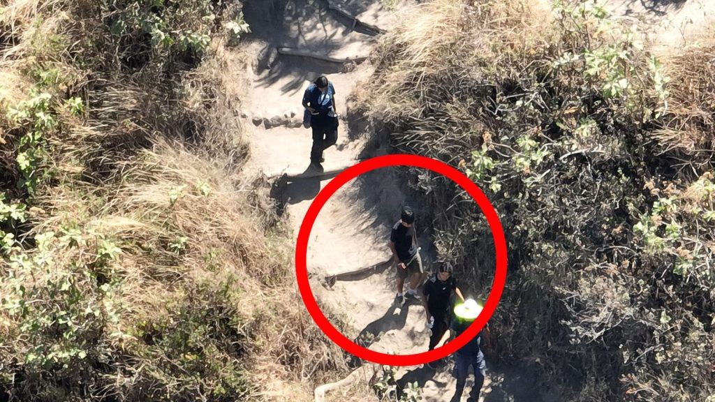 Rescatan Bomberos de Nayarit y la Policía Estatal a dos menores de edad extraviados en el Cerro de San Juan de Tepic