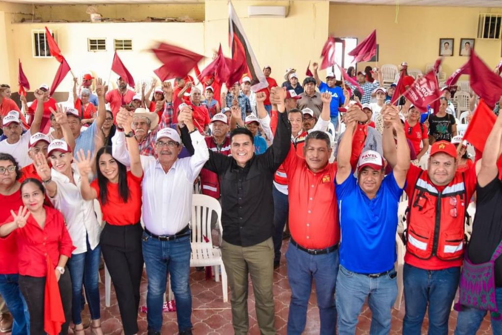 Pável Jarero, candidato al Senado por la coalición ‘Sigamos Haciendo Historia’, agradece el cálido recibimiento en La Peñita de Jaltemba