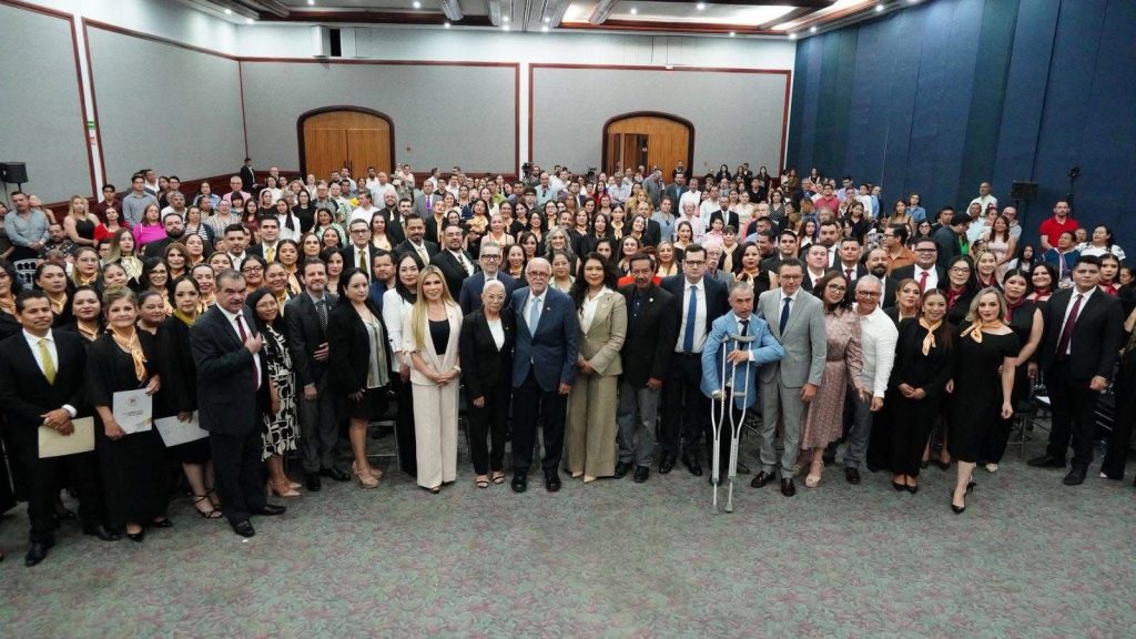 Clausuran maestrías que fortalecen la justicia en Nayarit