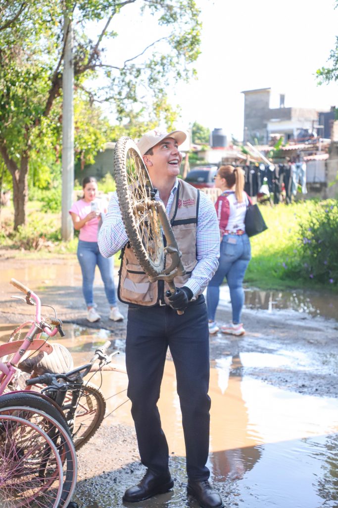 “Limpiatón” recorrió el Infonavit San José bajo el liderazgo de Héctor Santana