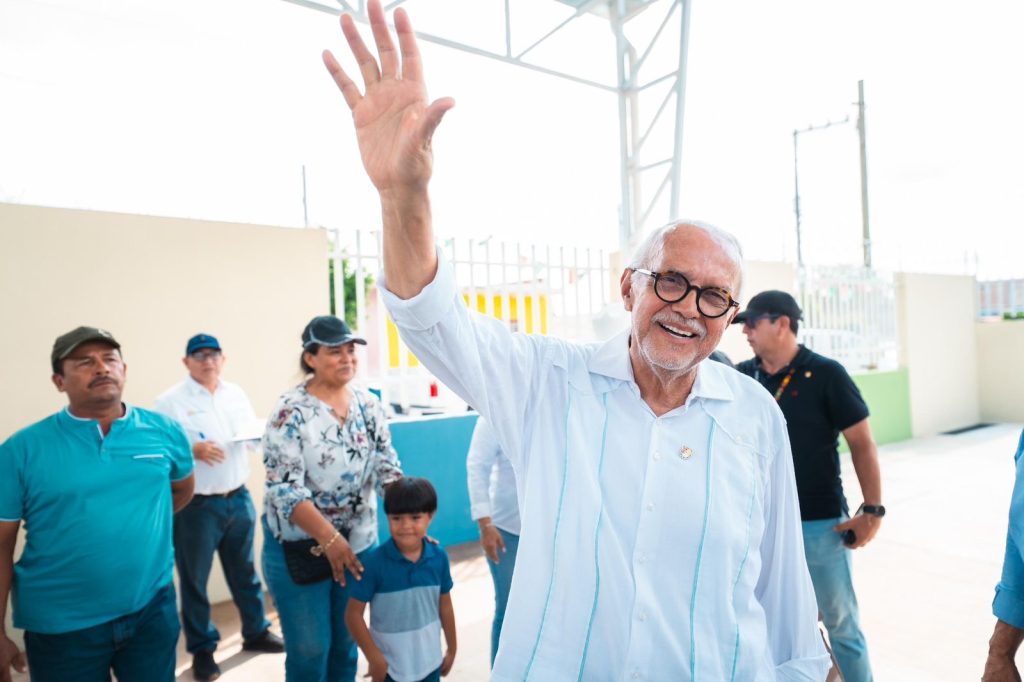 Gobernador Miguel Ángel Navarro Quintero supervisa obras educativas en Tuxpan