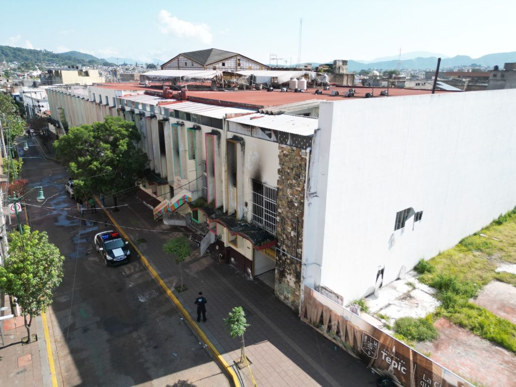 INICIA FISCALÍA DE NAYARIT INVESTIGACIÓN POR INCENDIO EN MERCADO JUAN ESCUTIA DE TEPIC