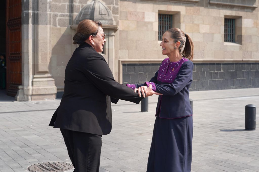 RECIBE PRESIDENTA CLAUDIA SHEINBAUM A SU HOMÓLOGA DE LA REPÚBLICA DE HONDURAS, XIOMARA CASTRO, EN PALACIO NACIONAL
