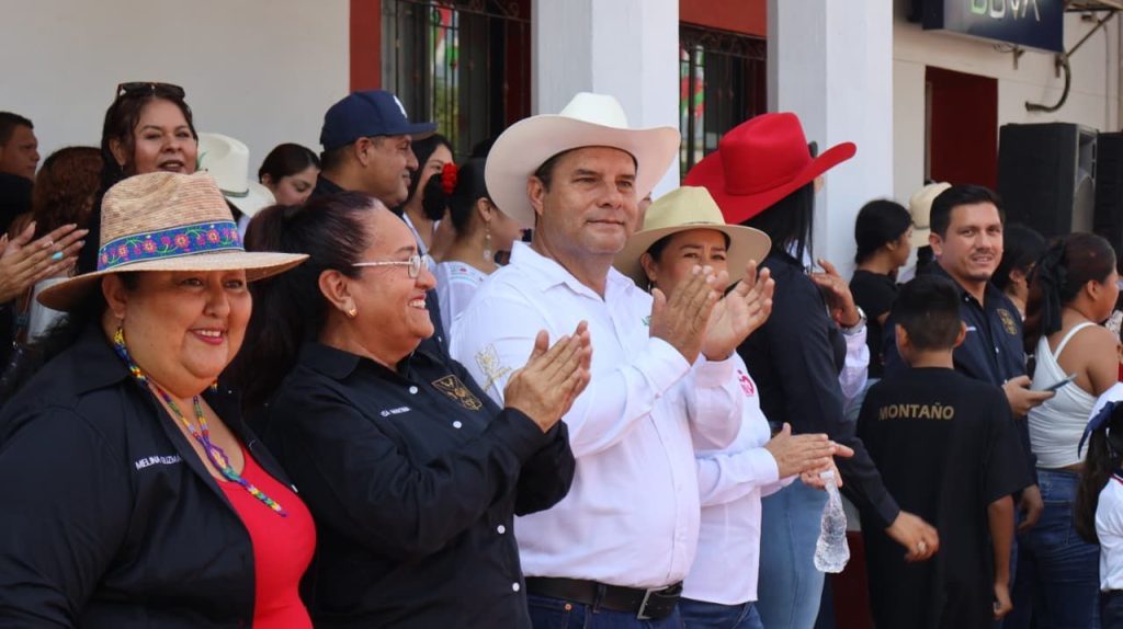 Rosamorada conmemora el 115 Aniversario de la Revolución Mexicana con desfile cívico encabezado por el alcalde Ampelio Gutiérrez