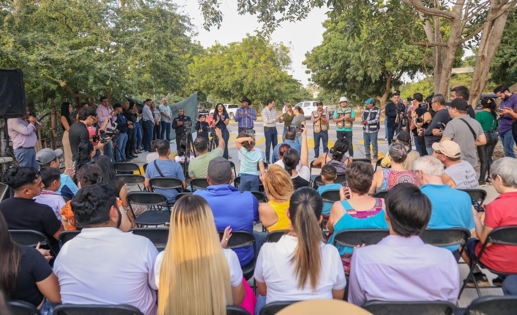 HÉCTOR SANTANA ENTREGA LA CALLE GIRASOL EN BUCERÍAS, UNA OBRA ESPERADA POR MÁS DE 20 AÑOS