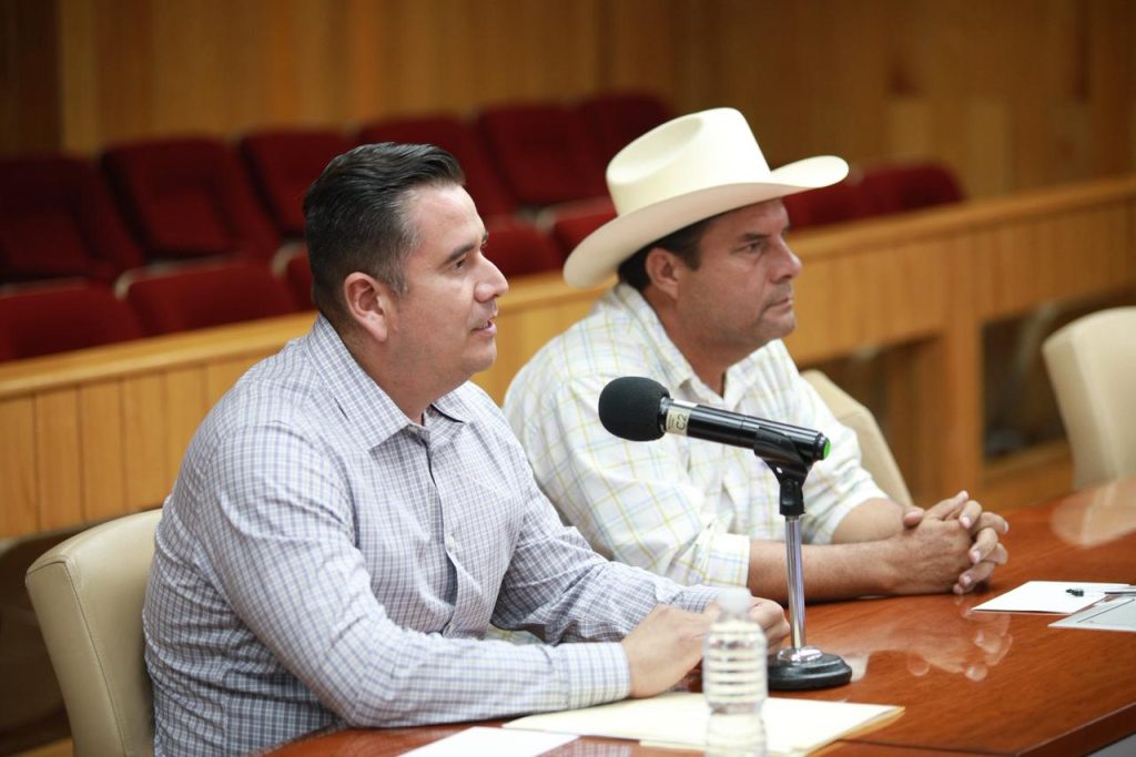 TESORERO DE ROSAMORADA ACOMPAÑA COMPARECENCIA DEL ALCALDE AMPELIO GUTIÉRREZ ANTE EL CONGRESO DEL ESTADO; AVANZA REVISIÓN DE LEYES DE INGRESOS