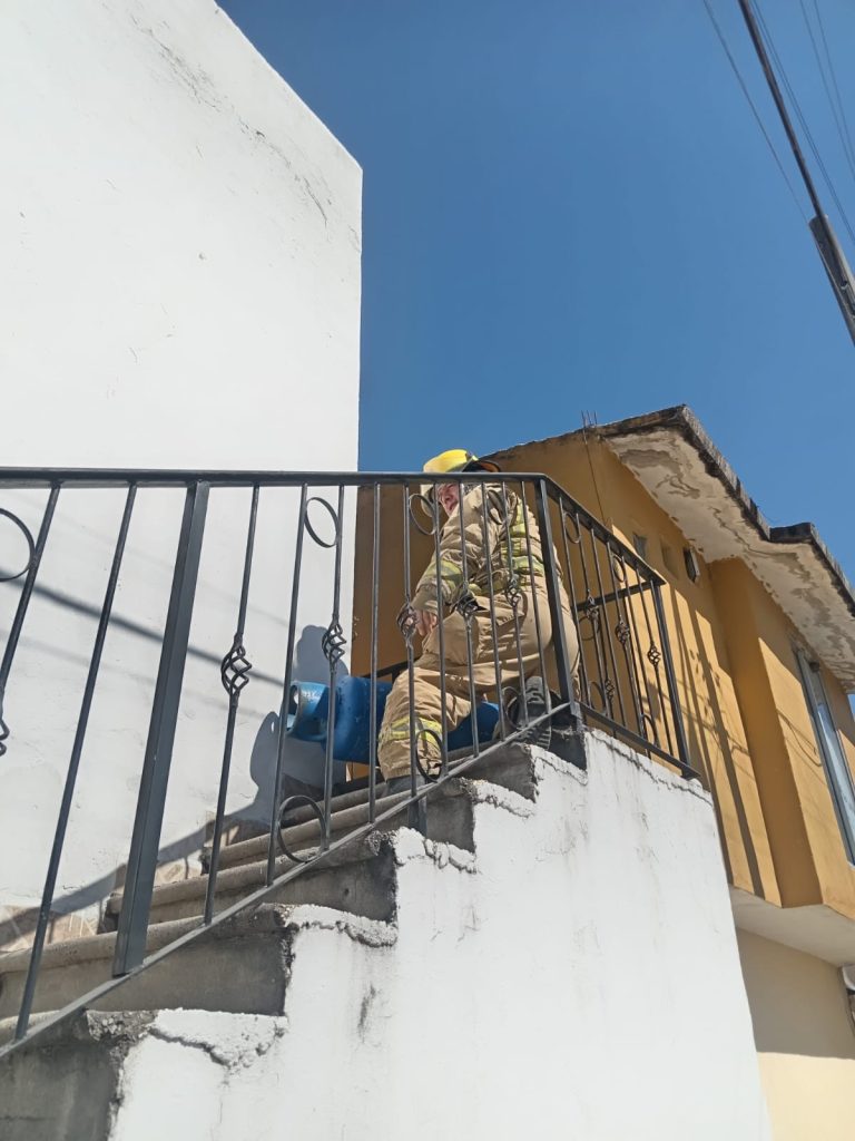 Bomberos Estatales atienden reporte de fuga de gas en Bahía Banderas