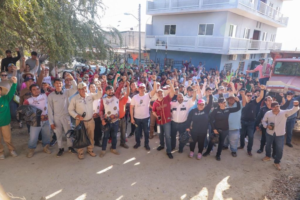 Héctor Santana inicia el año limpiando Bahía de Banderas con el «Limpiatón»