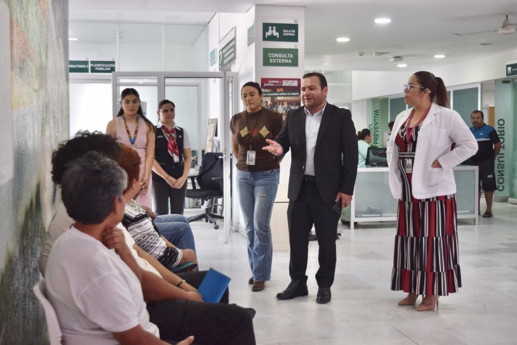 TITULAR DEL IMSS NAYARIT SUPERVISA ABASTO DE MEDICAMENTOS EN UMF 26 DE XALISCO