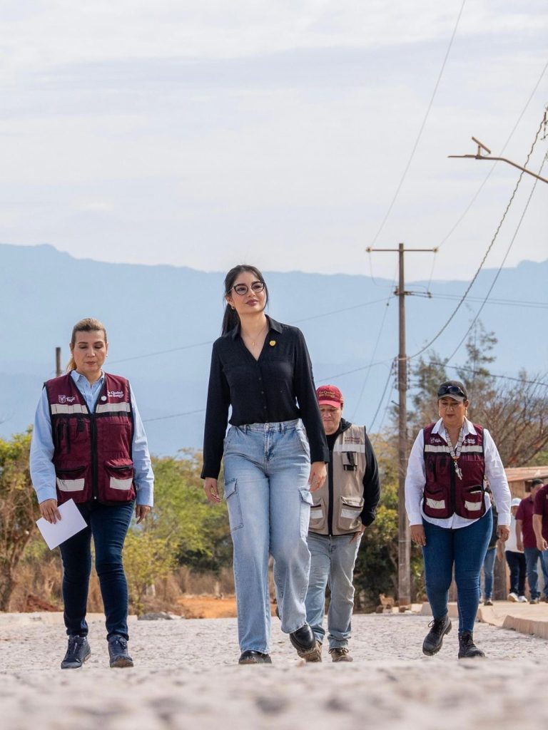 Geraldine atiende Santiago de Pochotitán con supervisión de obras