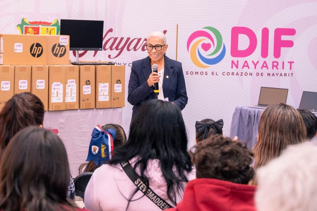 Beatriz Estrada transforma vidas con la entrega de apoyos a quienes más lo necesitan