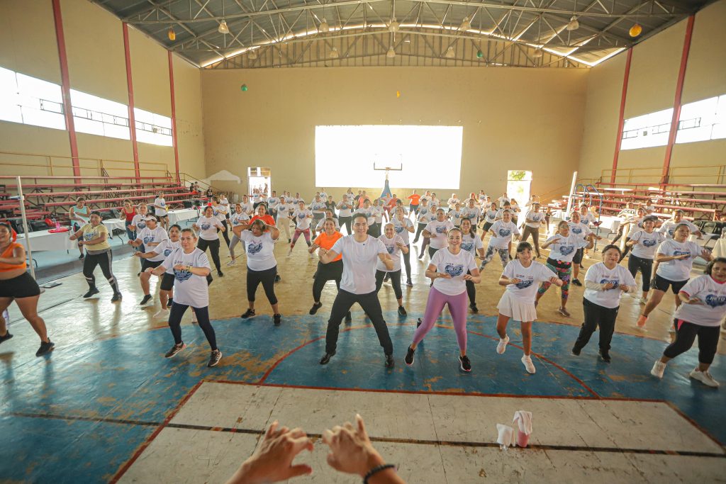 Héctor Santana y Margui Zúñiga impulsan el “Reto DIF” para fortalecer la salud de las mujeres en Bahía de Banderas