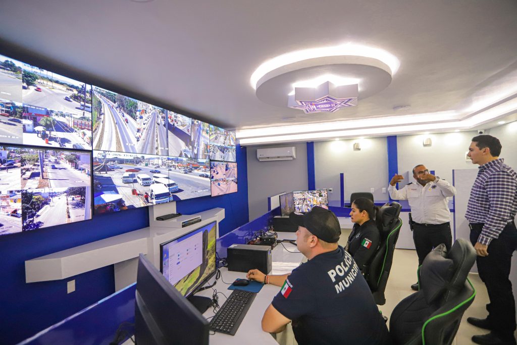 Héctor Santana pone en marcha el Centro de Inteligencia que refuerza la seguridad en Bahía de Banderas