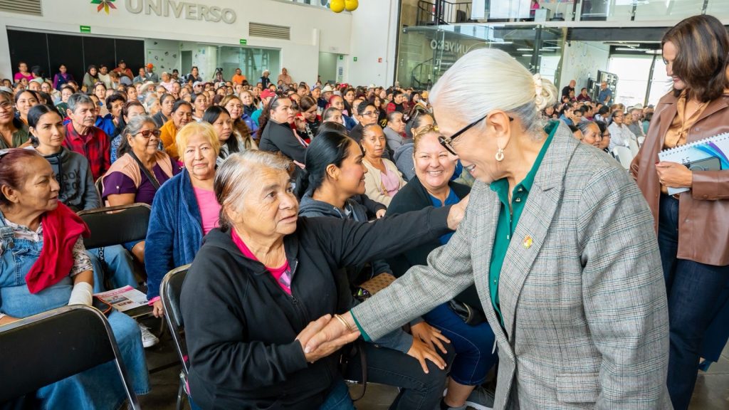 Familias agradecen a Beatriz Estrada por apoyos del programa Cuidando tu Bienestar