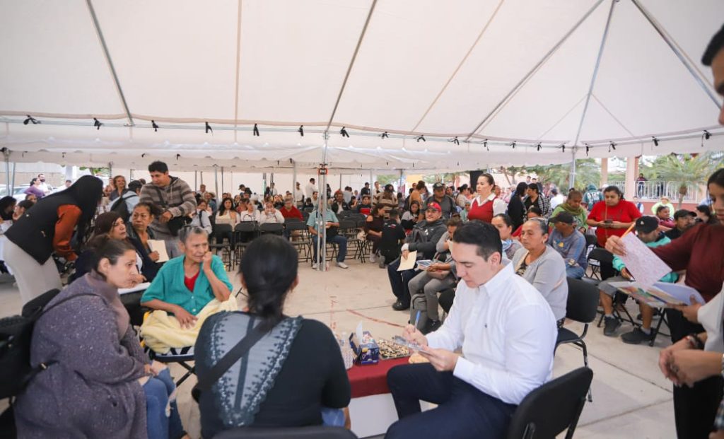 EN LA SEGUNDA AUDIENCIA CIUDADANA DEL 2026, HÉCTOR SANTANA ESCUCHA DE FRENTE A VECINOS DE LA COLONIA LAS BRISAS EN BUCERÍAS