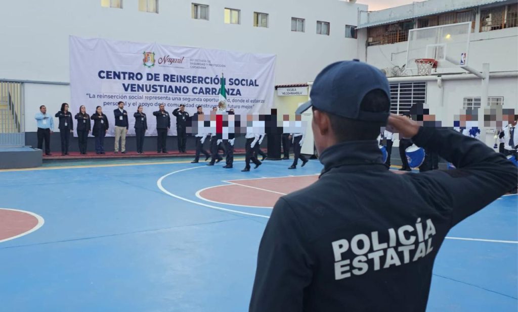 Fortalecen valores cívicos en Centros de Reinserción del estado con Honores a la Bandera