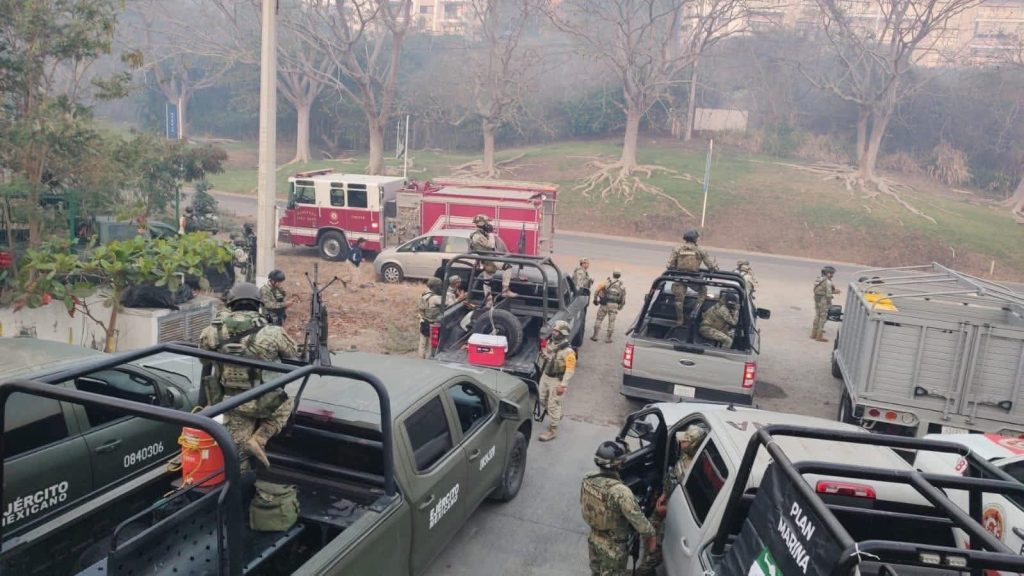 Intensifican operativo para controlar incendio en La Cruz de Huanacaxtle