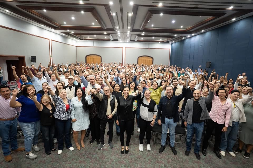 SE REUNIÓ GERALDINE PONCE CON AMIGAS Y AMIGOS QUE TRABAJAN POR UN MEJOR TEPIC