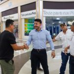 Israel Santillán visita la Ventanilla Única y destaca avances en la atención a comerciantes