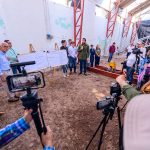 Miguel Ángel Navarro y Beatriz Estrada supervisan rehabilitación del salón ejidal de Tuxpan