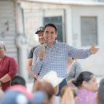 Inaugura Héctor Santana la calle de ingreso al Fraccionamiento Las Conchas
