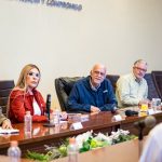 Miguel Ángel Navarro escucha planteamientos del sector obrero